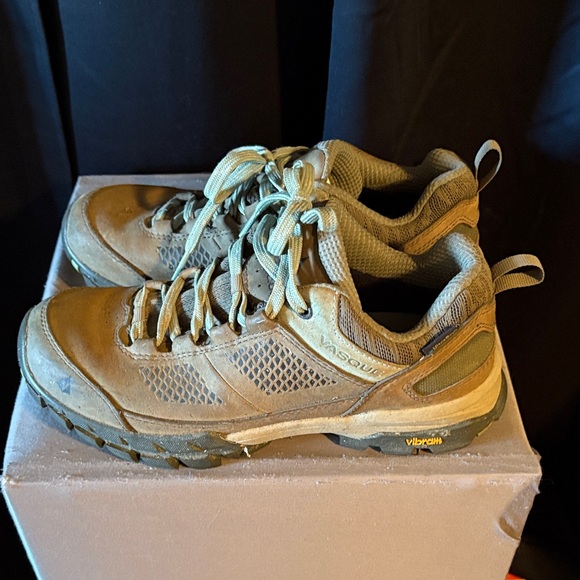 Vasque women’s Tan Athletic Shoes - Picture 4 of 11